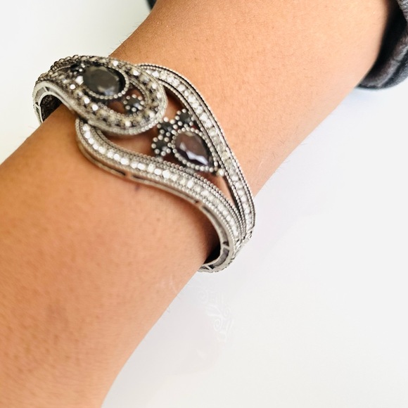 Hallow Cuff Bangle - Picture 4 of 5